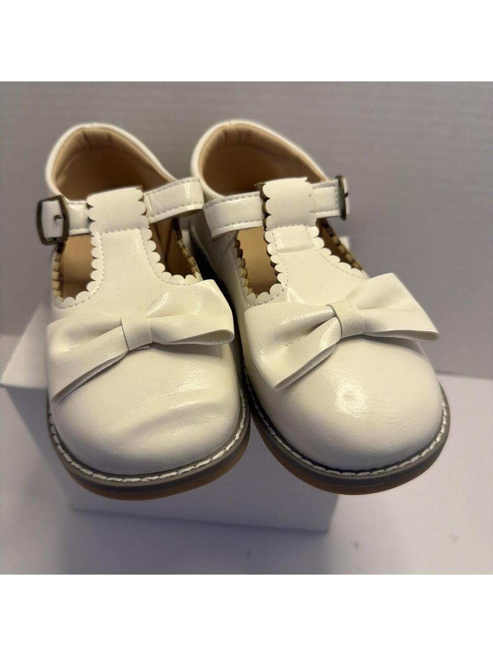 Girls Vintage Style T-Bar Oxford Dress Shoes. White. 11.5kids/29EU. New.